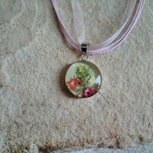 NEW - Silver Real Flower Circle Pendant/Necklace